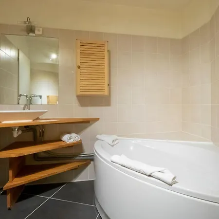 L'outa - Center Of - Mont-blanc View Апартаменты *